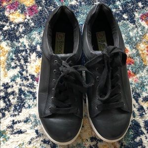 Blondo waterproof sneakers - black sz 8- like new!